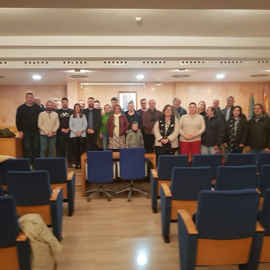 Foto de familia de la Asamblea General de la Asociación de Sierra Mágina, con la nueva Junta Directiva