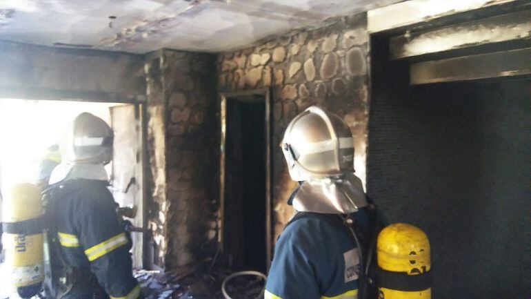 Bomberos actuan en el lugar