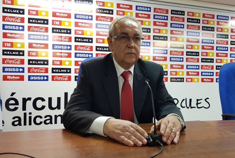 Quique Hernández, en la sala de prensa del estadio José Rico Pérez