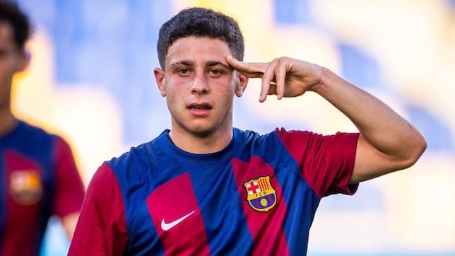 Román celebra un gol con el Barcelona.