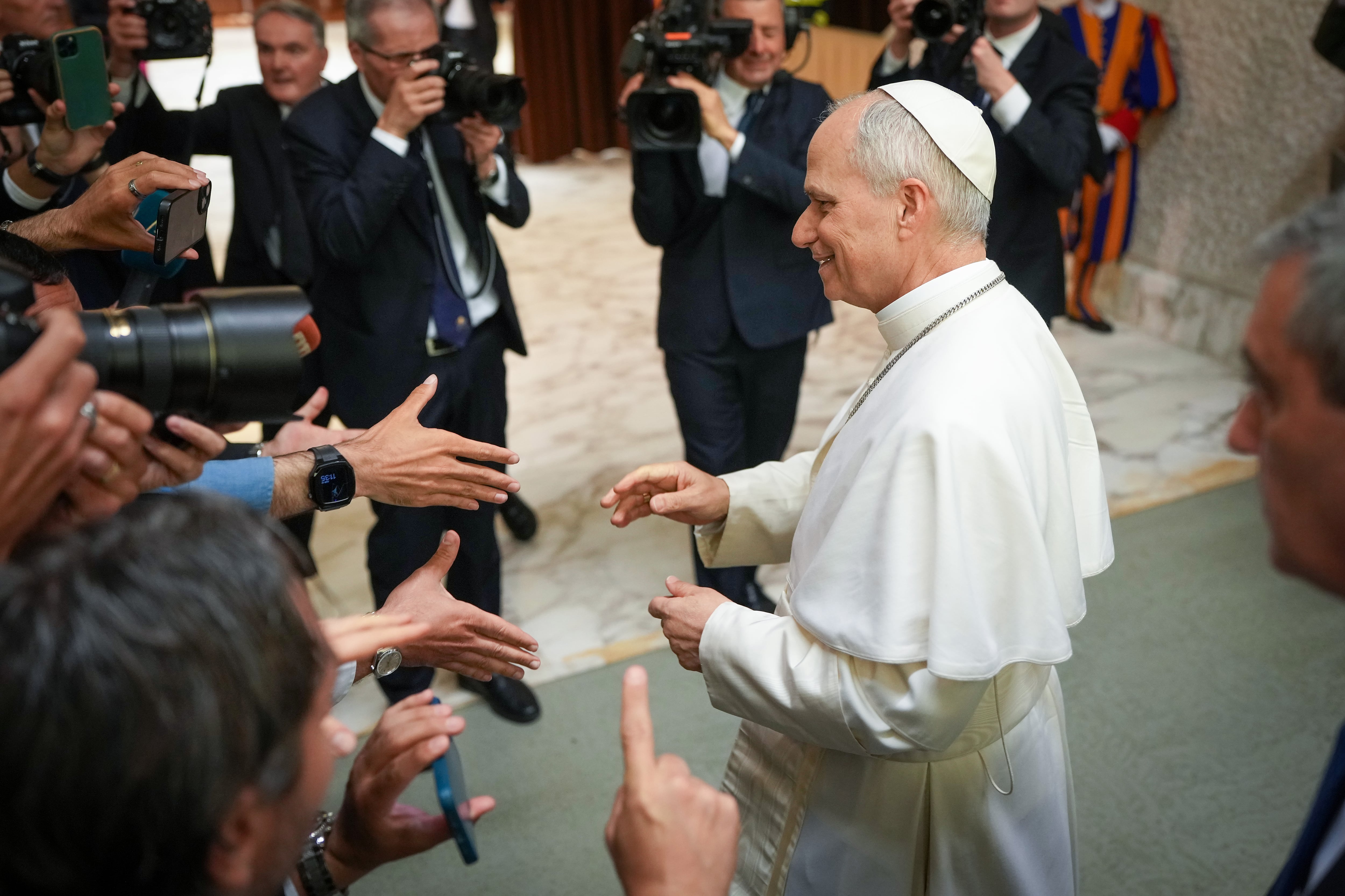 El papa León XIV, en su encuentro ante los medios de comunicación en el Vaticano