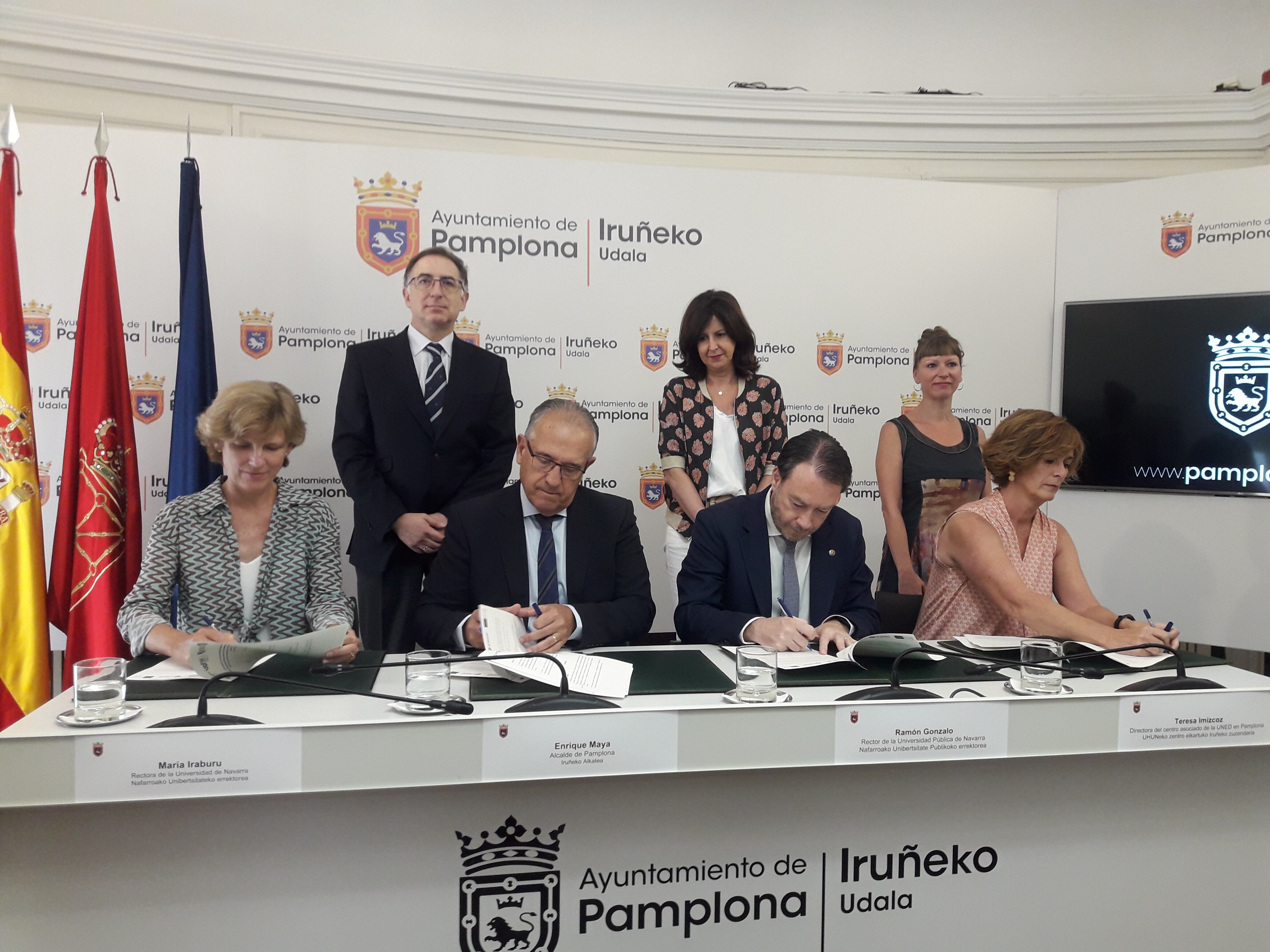 María Iraburu (UNAV), Enrique Maya, Ramón Gonzalo (UPNA) y Teresa Imízcoz (UNED)