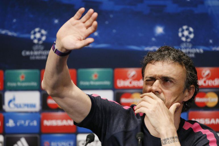 Barcelona's coach Luis Enrique attends a news conference at the Parc des Princes stadium in Paris, April 14, 2015. Paris St Germain will play their Champions League quarter-final first leg soccer match against Barcelona on Wednesday. REUTERS/Gonzalo Fuent