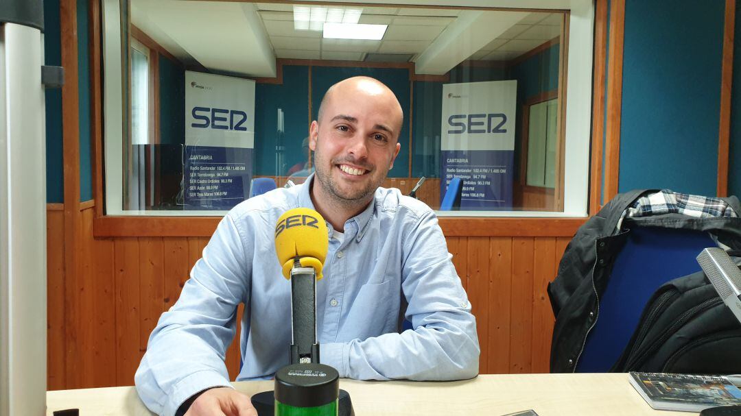 Israel Ruiz Salmón tras la entrevista en Cadena SER Cantabria 