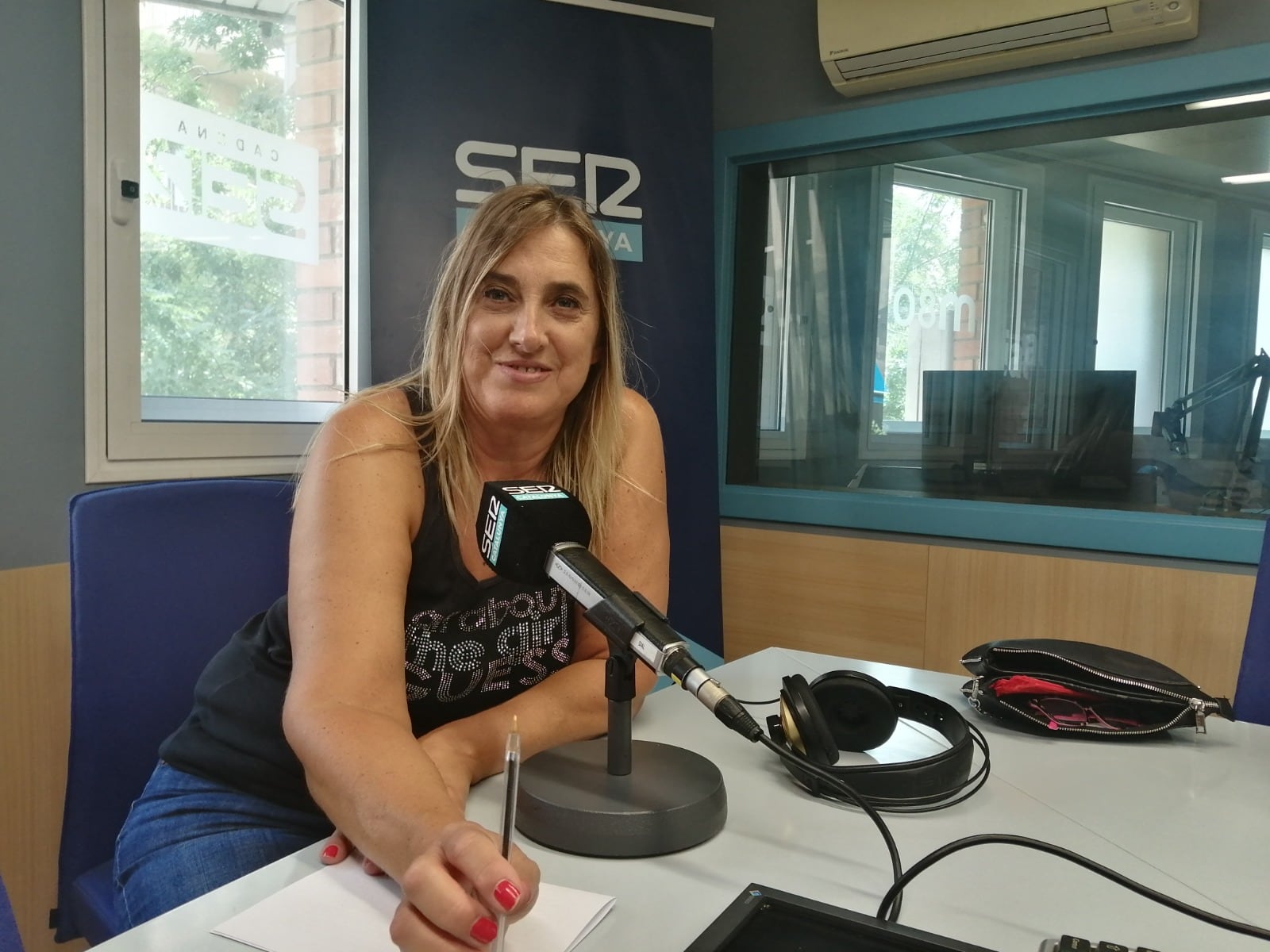 Sílvia Llobet, secretària general d&#039;ASOTRANS, durant l&#039;entrevista a Ràdio Lleida.