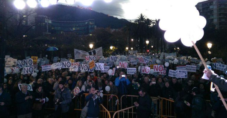 Miles de manifestantes se han concentrado en el Parque de la Victoria de Jaén.