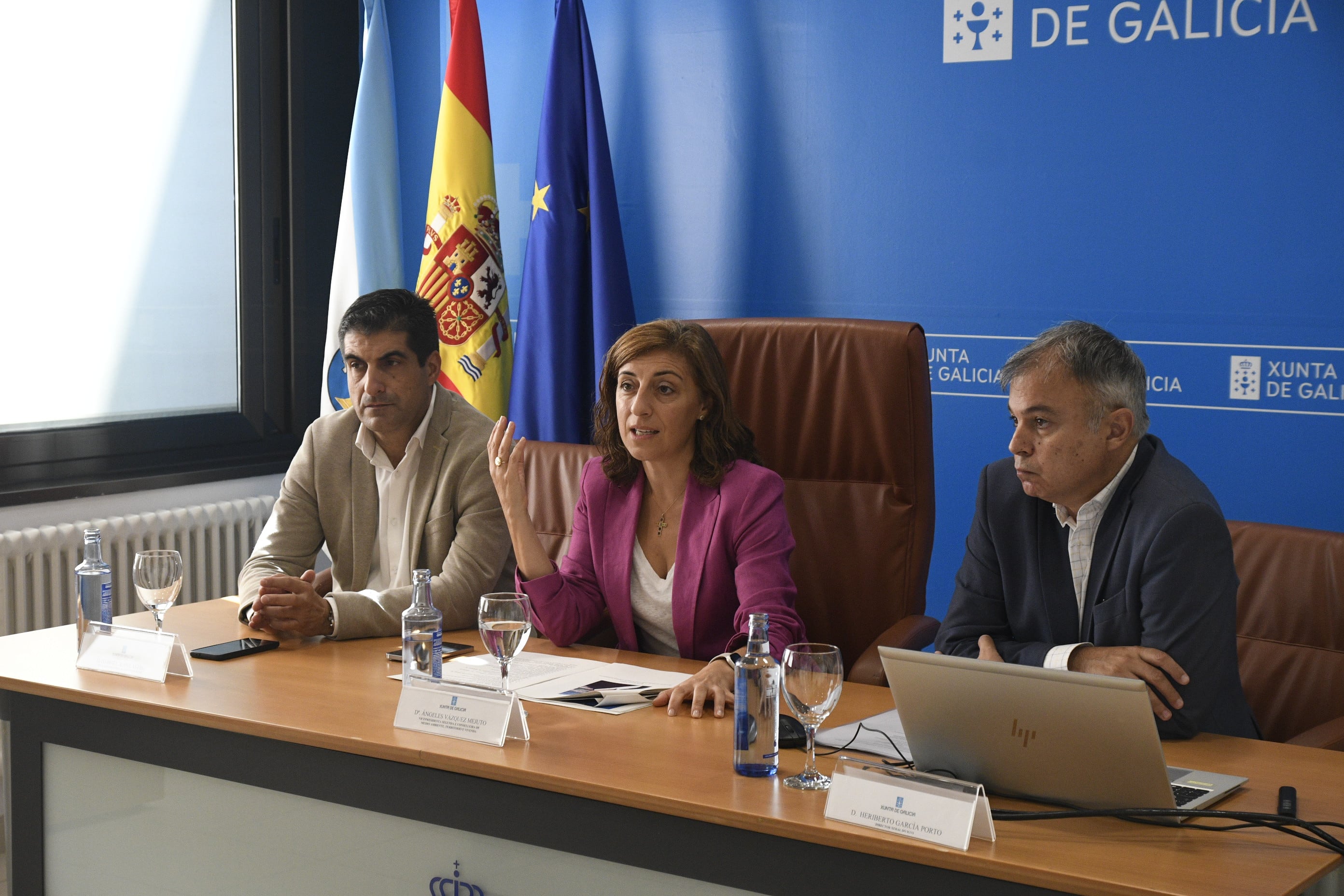 La conselleira de Vivenda, Ángeles Vázquez, explica la actualización de las normas de habitabilidad de Galicia