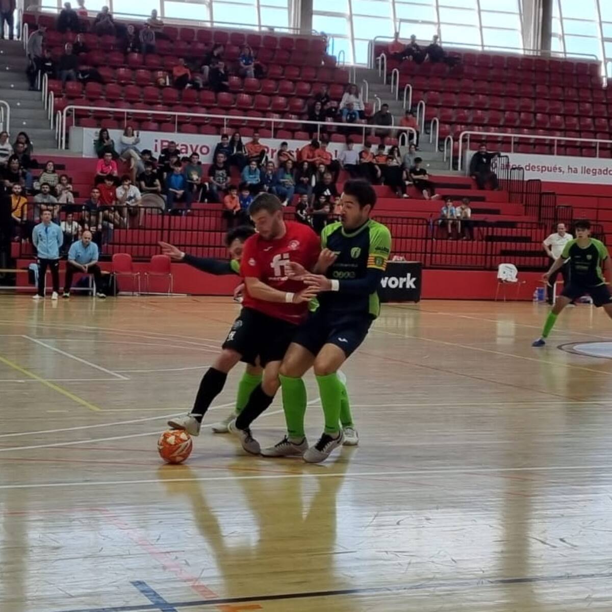 El Nueva Elda Finetwork recibe demasiado castigo ante el Escola Pía Sabadell (3-4)