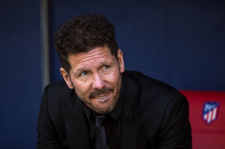 El entrenador del Atlético de Madrid, el argentino Diego Simeone, en el banquillo en el partido ante el Espanyol.