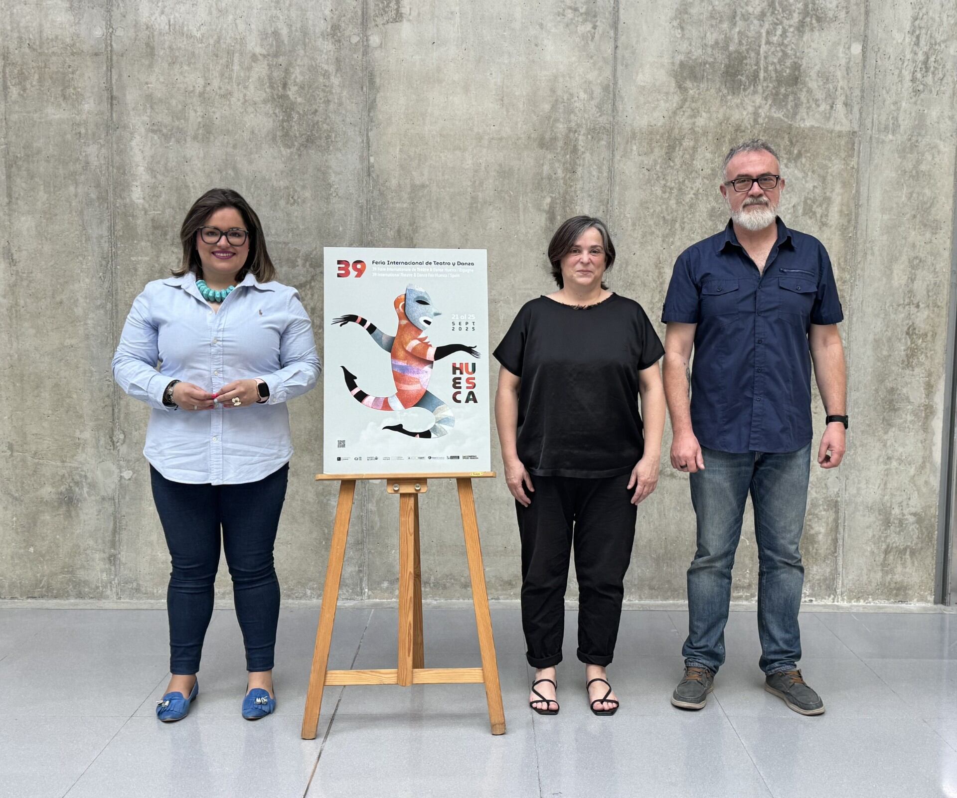 Sonia Latre, Pilar Barrio y el autor del cartel, Lucio Gat.