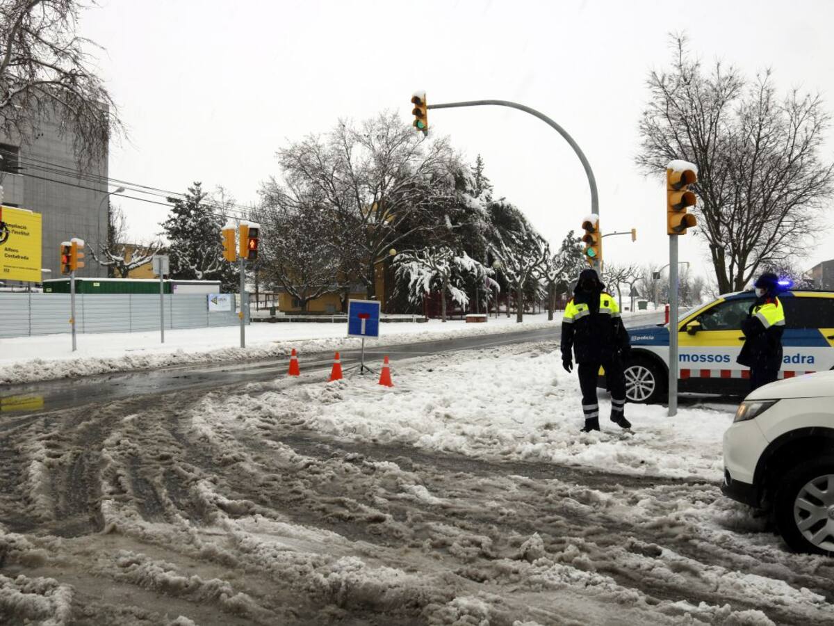 14 vies continuen tallades i en una quinzena de trams calen cadenes