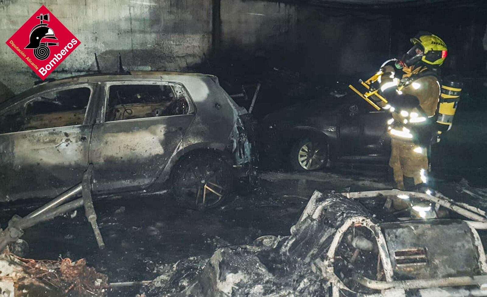 Estado en el que quedaron los vehículos tras el incendio / CPBA