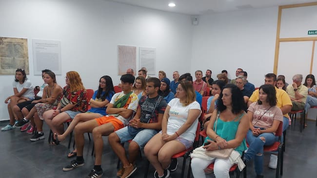 Público asistente a la presentación del V Campo de Voluntariado Castillo de Bedmar