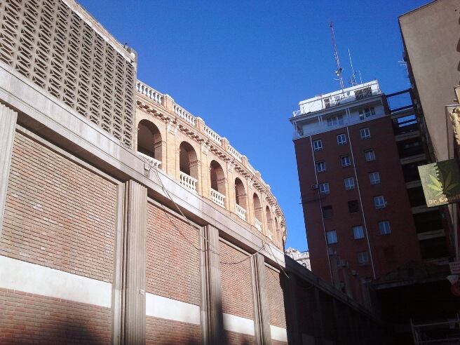 Aspecto del lateral de la plaza de toros de Valencia que las obras han puesto al descubierto