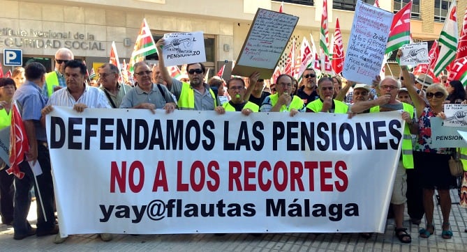 Concentración contra la reforma de las pensiones en calle Huéscar (Málaga)