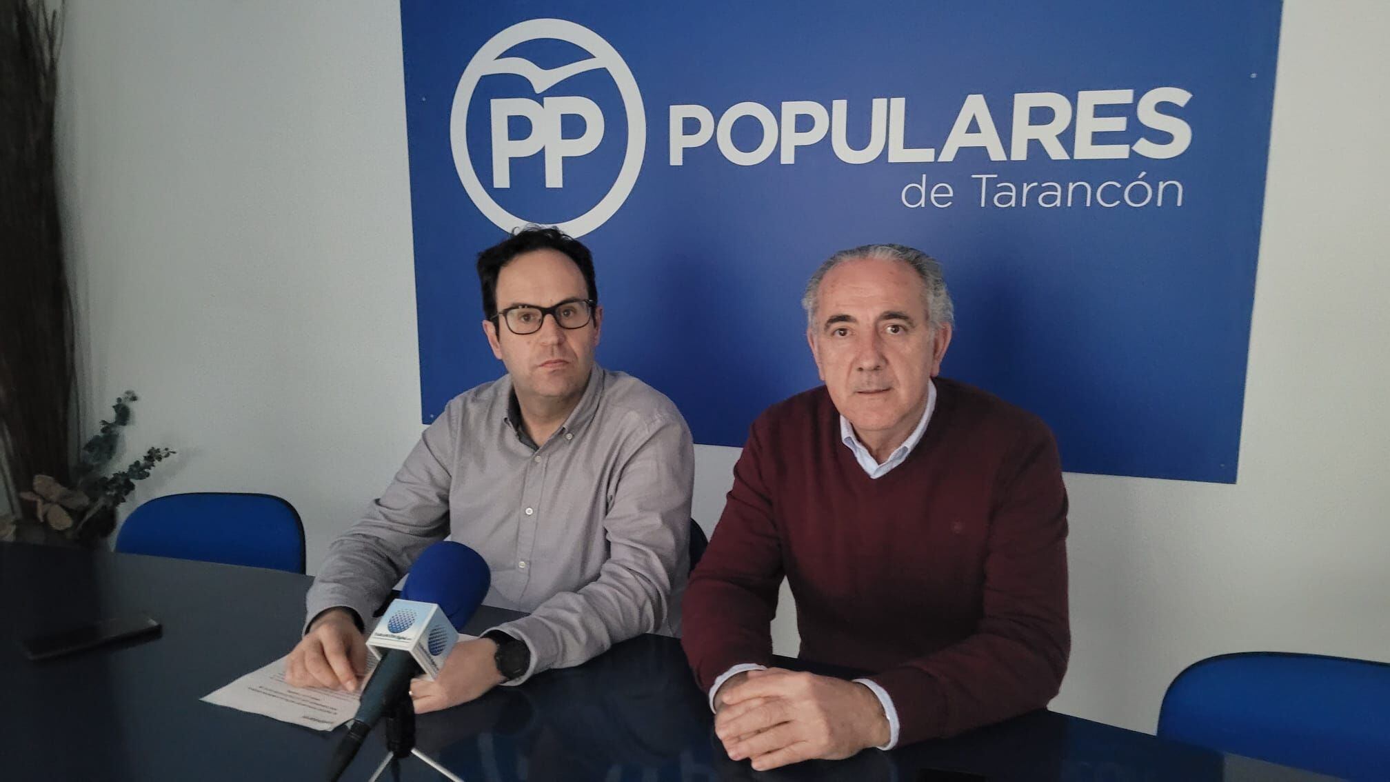 El vicesecretario de Política Social del Partido Popular de Castilla-La Mancha, José Martín-Buro, y el candidato del PP a la alcaldía de Tarancón, Miguel Angel Igualada.