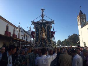 Simpecado linense volviendo a la casa Hermandad