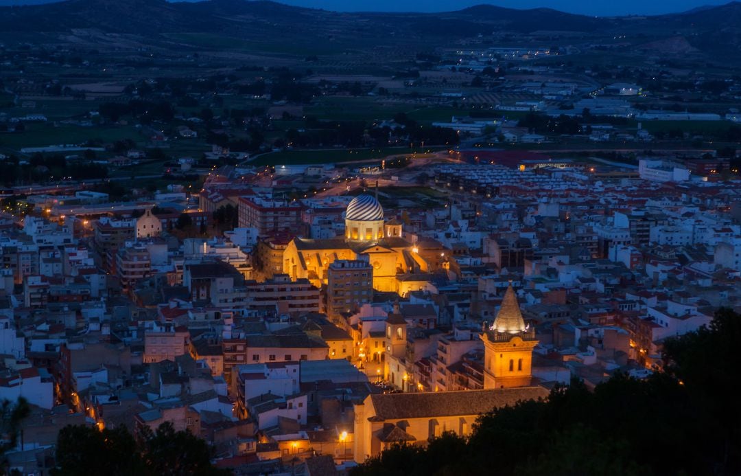 Vista nocturna de la ciudad de Yecla, Murcia.