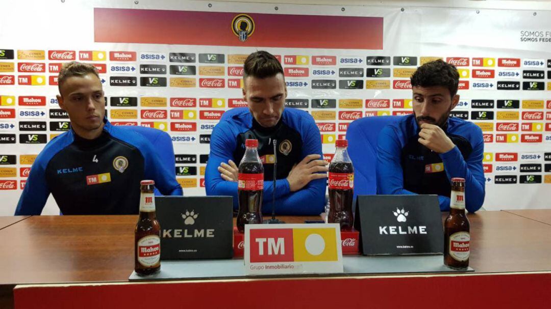 Pablo Íñiguez, Ismael Falcón y Diego Benito en la sala de prensa del Rico Pérez