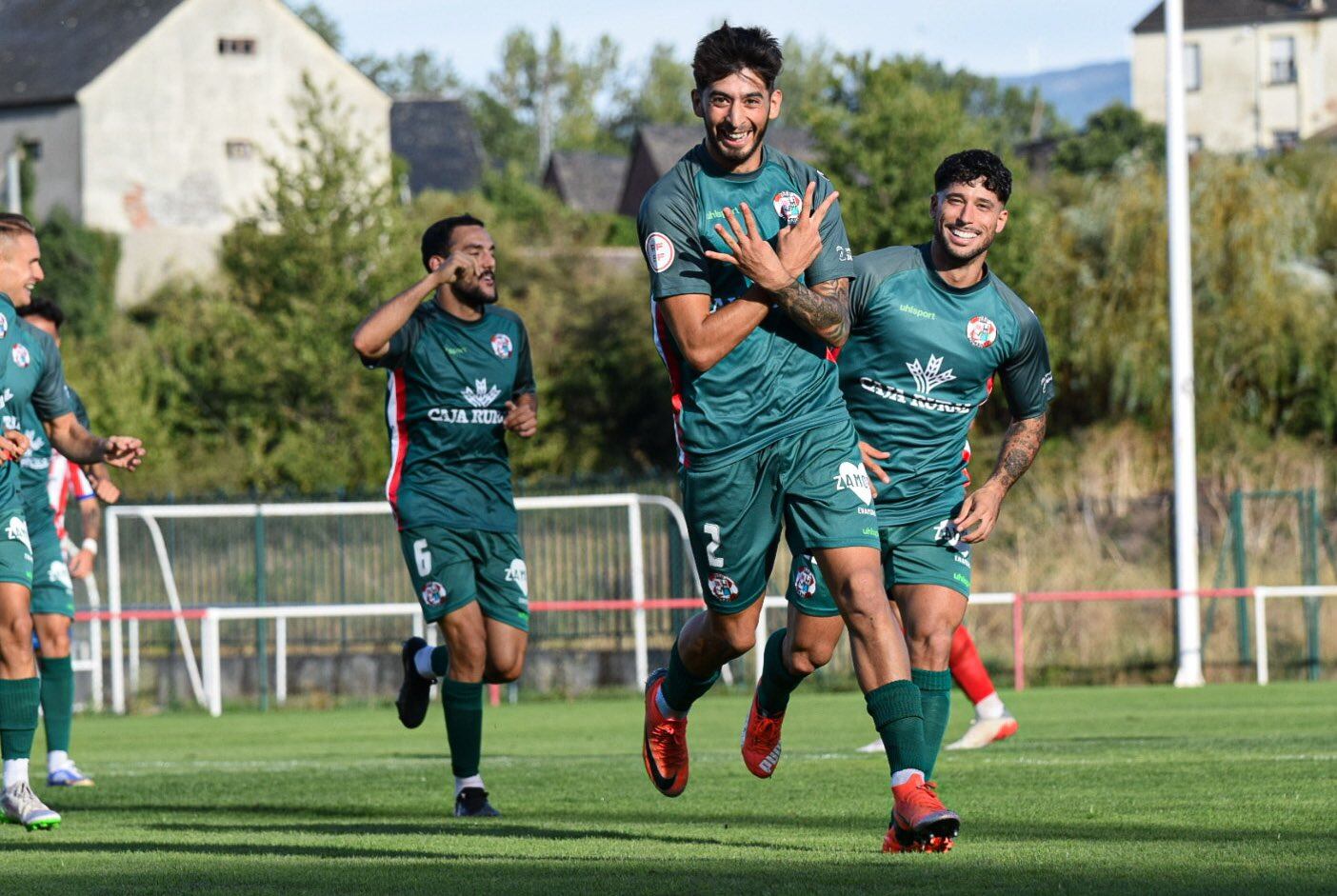 Silva celebra el primer gol del Zamora ante el Atlético Bembibre