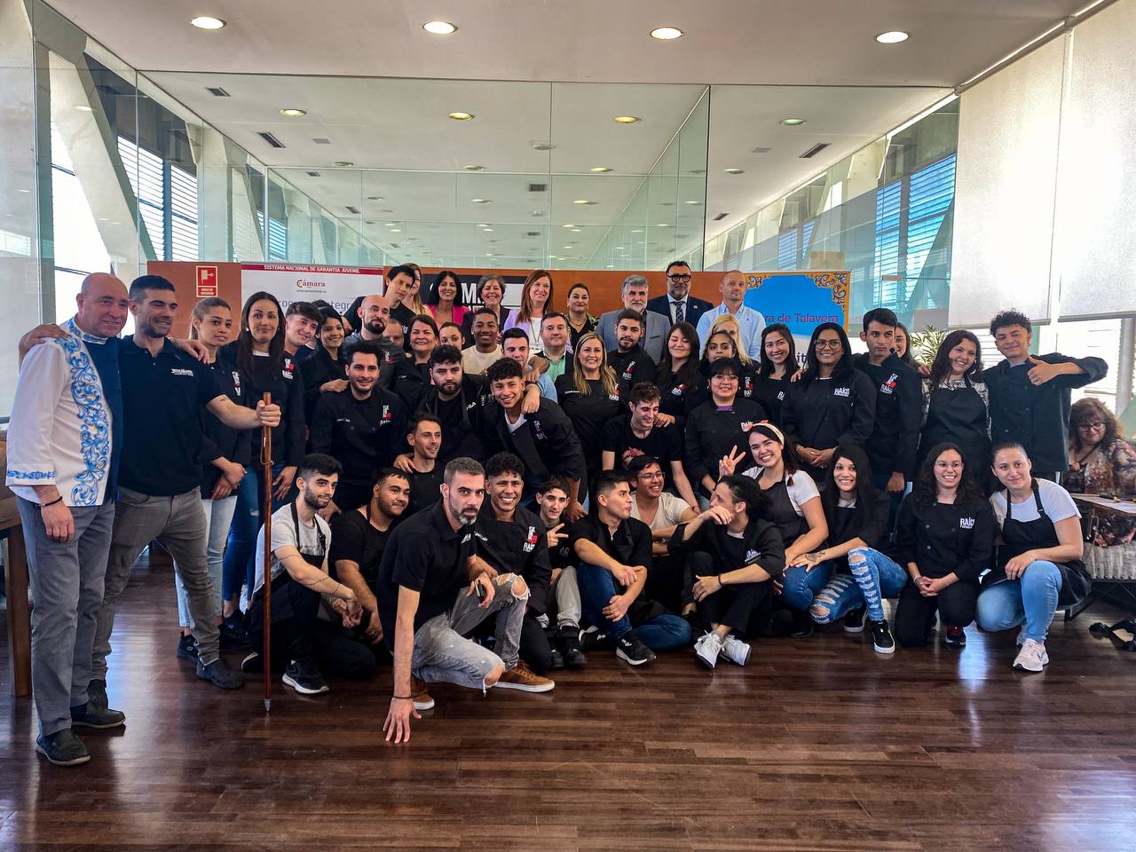 Se van unos y vuelven otros. Habrá segunda promoción.