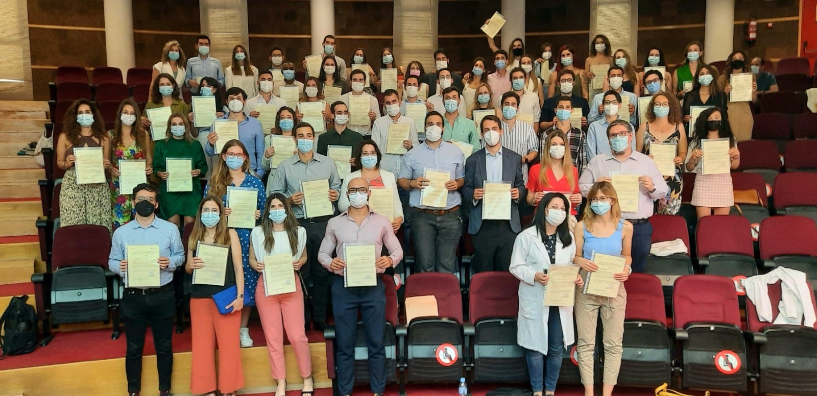 Especialistas tras concluir su formación en el Hospital Genral doctor Balmis de Alicante