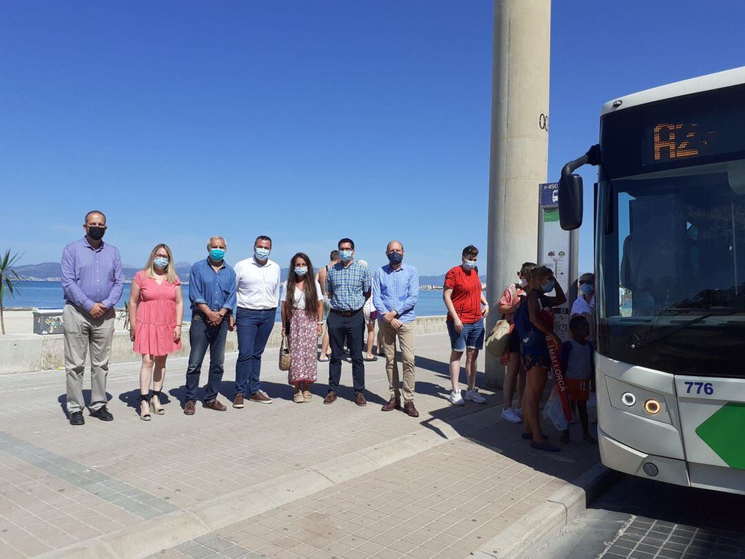 03-08-2021 La EMT suma siete nuevas paradas y amplía el recorrido de la línea A2 Aeropuerto-S'Arenal.
La línea A2 (Aeropuerto - S'Arenal) de la EMT de Palma suma desde esta semana siete nuevas paradas entre el Torrent des Jueus y la calle Dragonera en