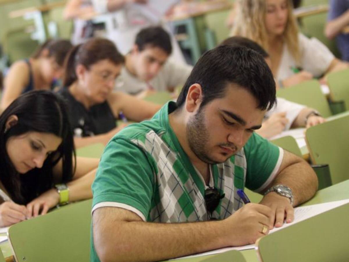 32.000 aspirantes para 327 plazas de auxiliar administrativo en Sanidad