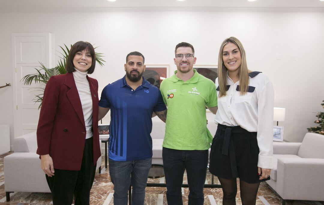 Kim López y Héctor Cabrera junto a la Alcaldesa Diana Morant y la concejala Lydia Morant