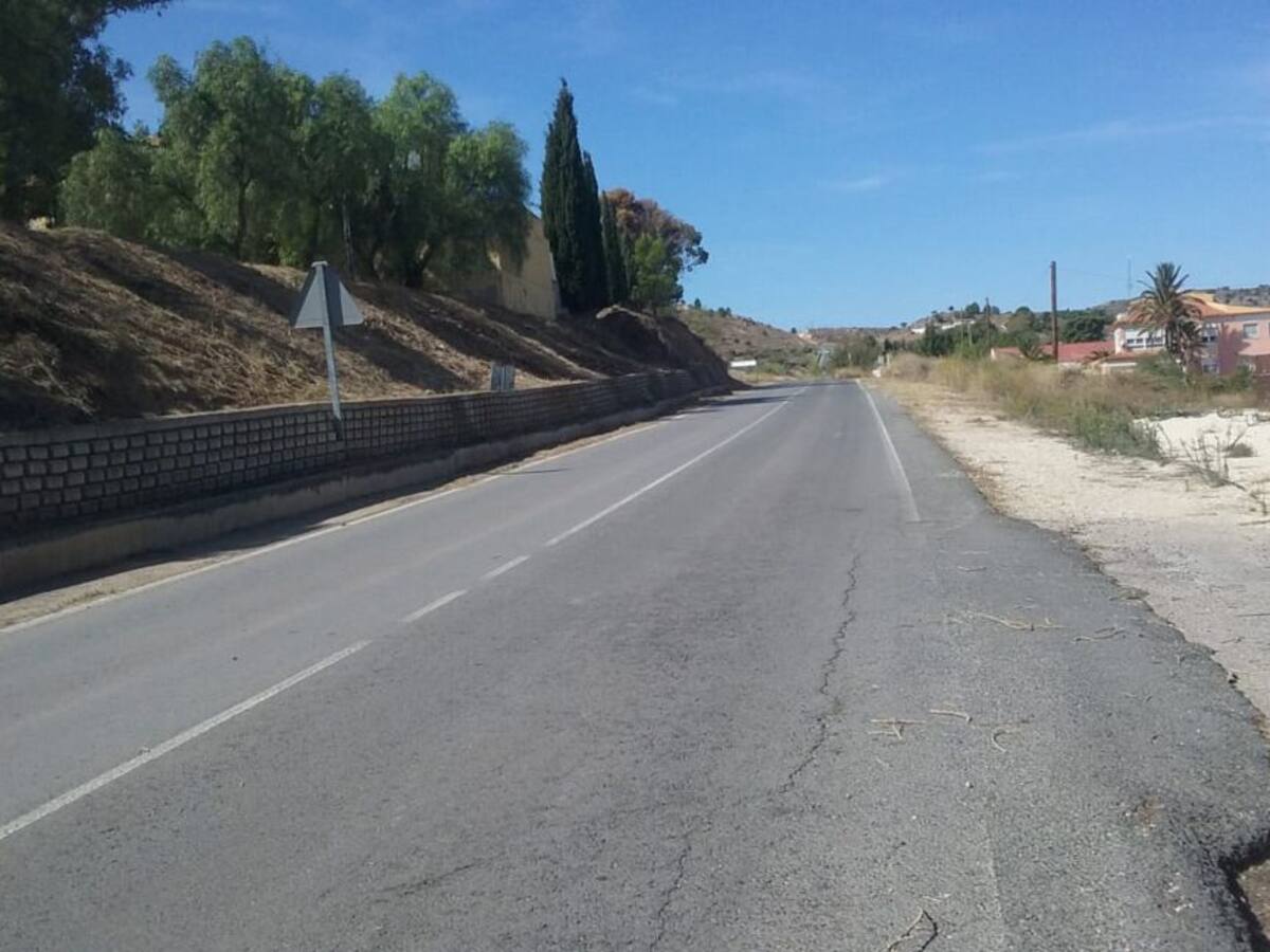 Monóvar acondiciona los alrededores del colegio Azorín y avenida de la Enseñanza