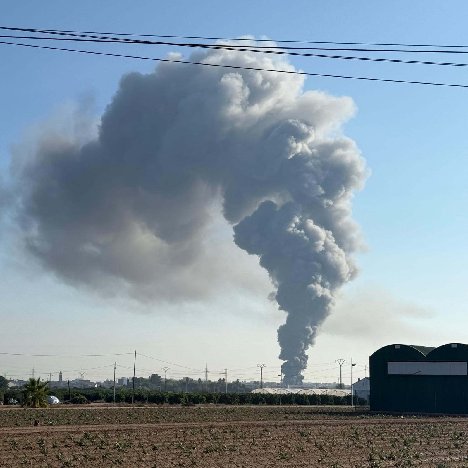 Incendio industrial en Bonrepós i Mirambell