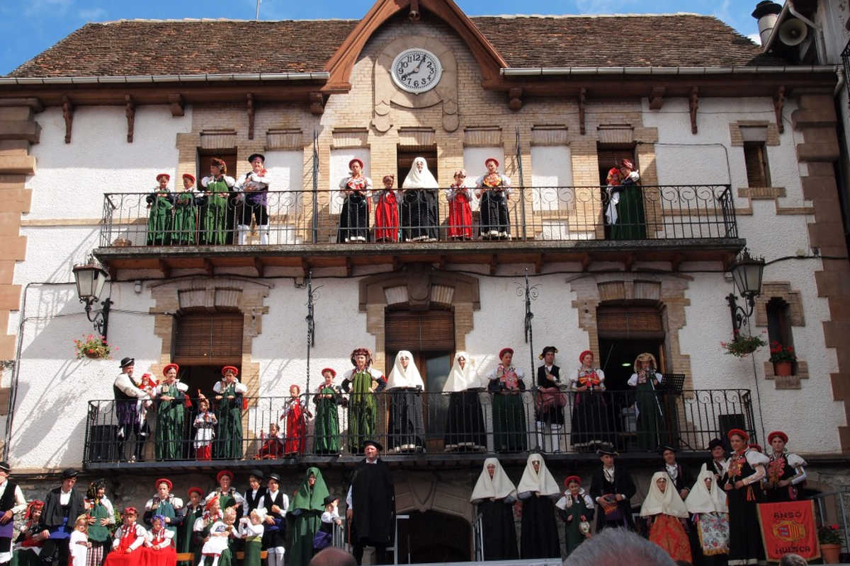 El Día del Traje Tradicional Ansotano se celebra este domingo con todo su esplendor