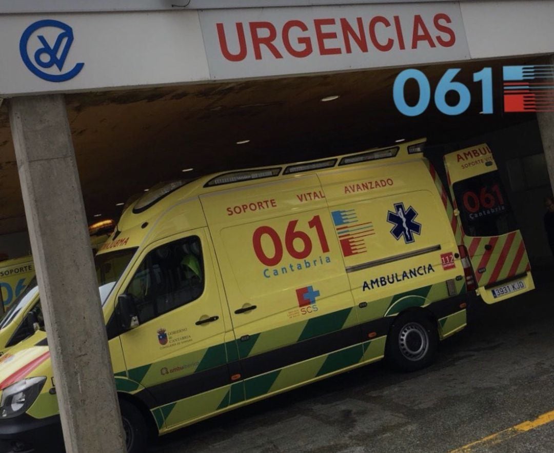 Una ambulancia del 061 en Cantabria.