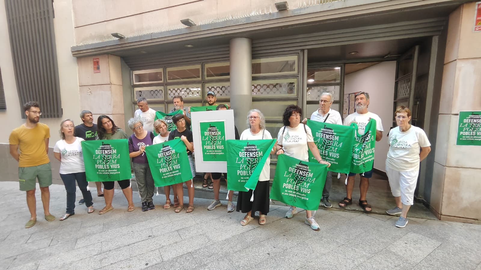 Un total de 12 plataformes ciutadanes d&#039;arreu de les comarques de la plana de Lleida han anunciat avui la convocatòria d&#039;una manifestació el proper 5 d&#039;octubre a Lleida per mostrar el rebuig a les desenes de macroprojectes energètics i de biogàs que s&#039;estan plantejant al territori.