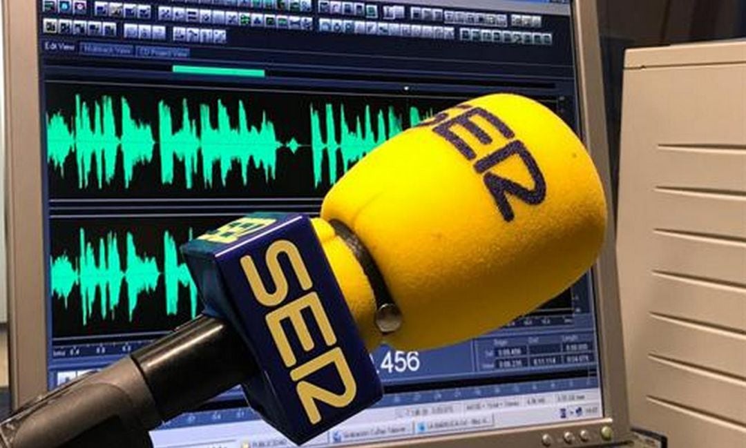 Micrófono de Radio Gandia SER en los estudios de Gandia. 