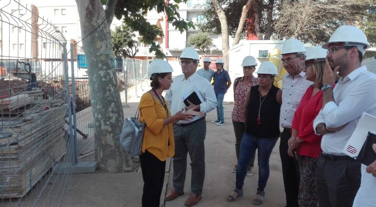 El conseller Martí March y otras autoridades inspeccionaron las obras en el Joan Ramis de Maó.