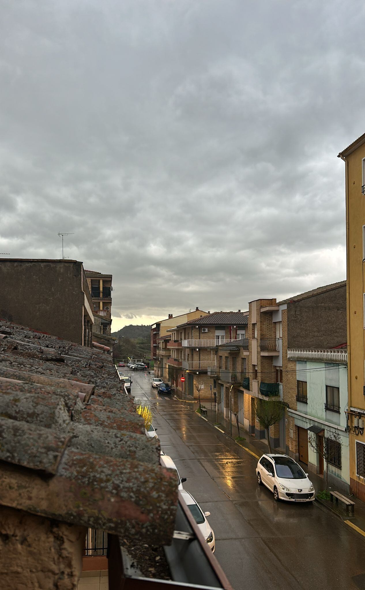 El temporal también afectaba a Monzón con lluvia y granizo. Foto: Beatriz Gutiérrez