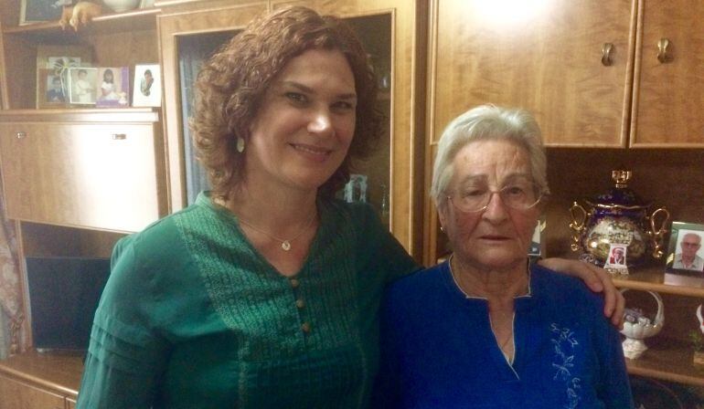Celeste es miembro de la Fundación Amigos de los Mayores, desde hace 7 años que visita cada semana a Juana, de 85 años. 