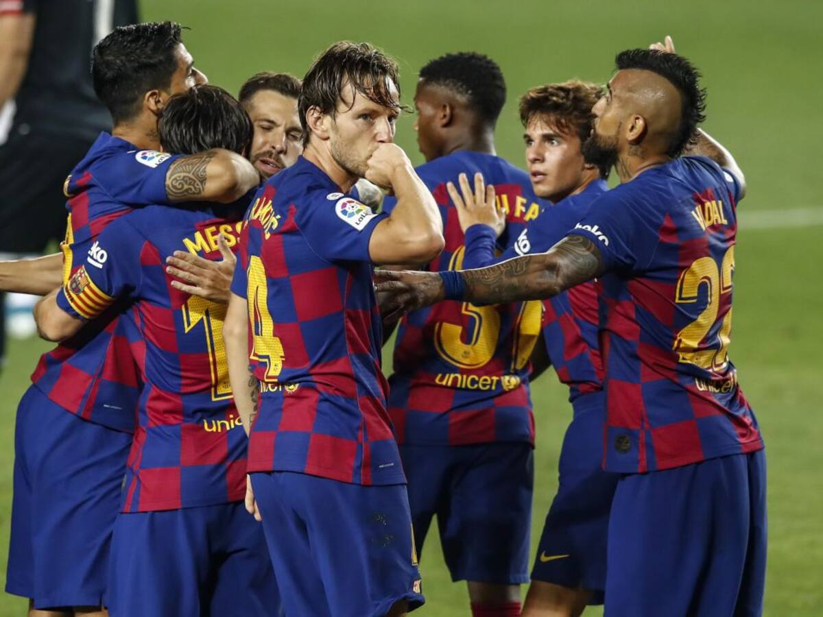 Rakitic da una vida extra a un Barça gris en la lucha por la liga
