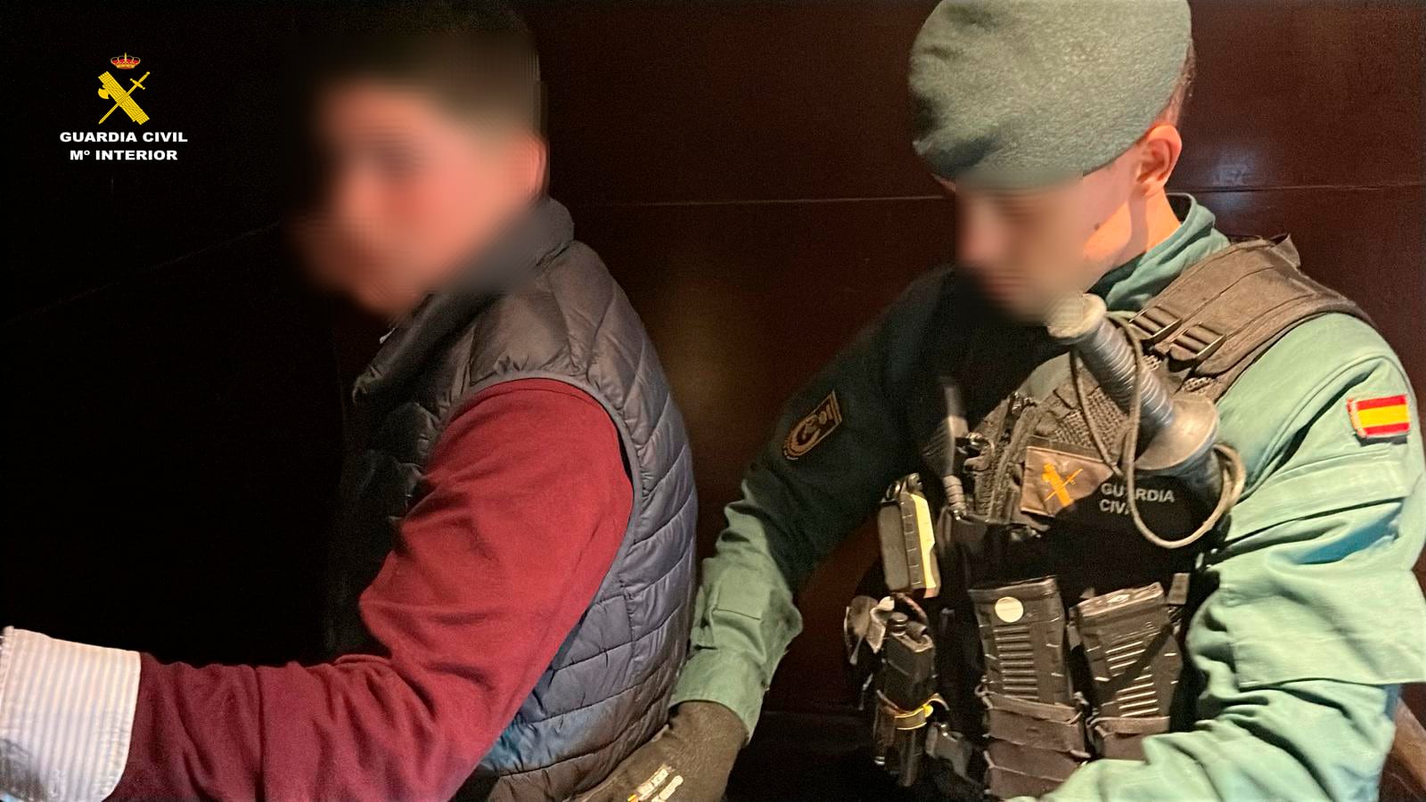 Macrooperativo en Alfaro: la Guardia Civil disuelve un botellón en un polígono industrial y sanciona a un bar por presencia de menores