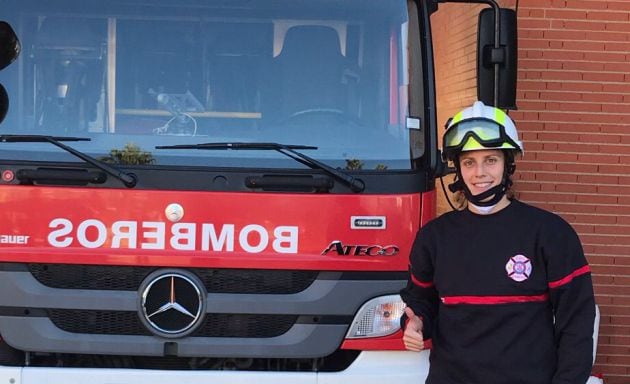 Ángela Montilla, una de las dos mujeres bomberas que se incorporan al Servicio de Extinción de Incendios y Salvamento de los Bomberos de Córdoba