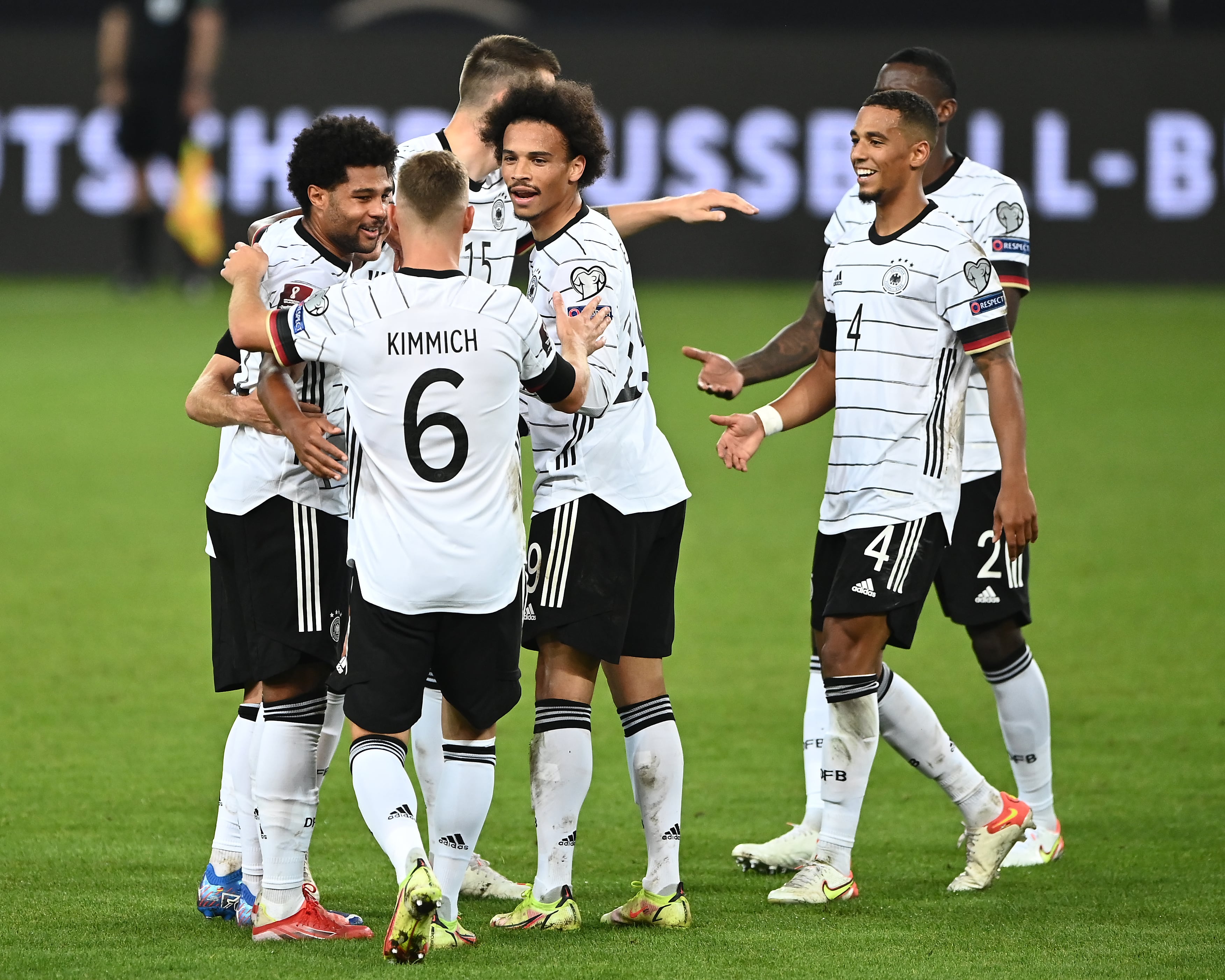 Serge Gnabry, Joshua Kimmich, Leroy Sane y Thilo Kehrer, en el Alemania - Armenia, clasificatorio para el Mundial de Catar / (Photo by Marvin Ibo Guengoer/GES-Sportfoto/Getty Images)