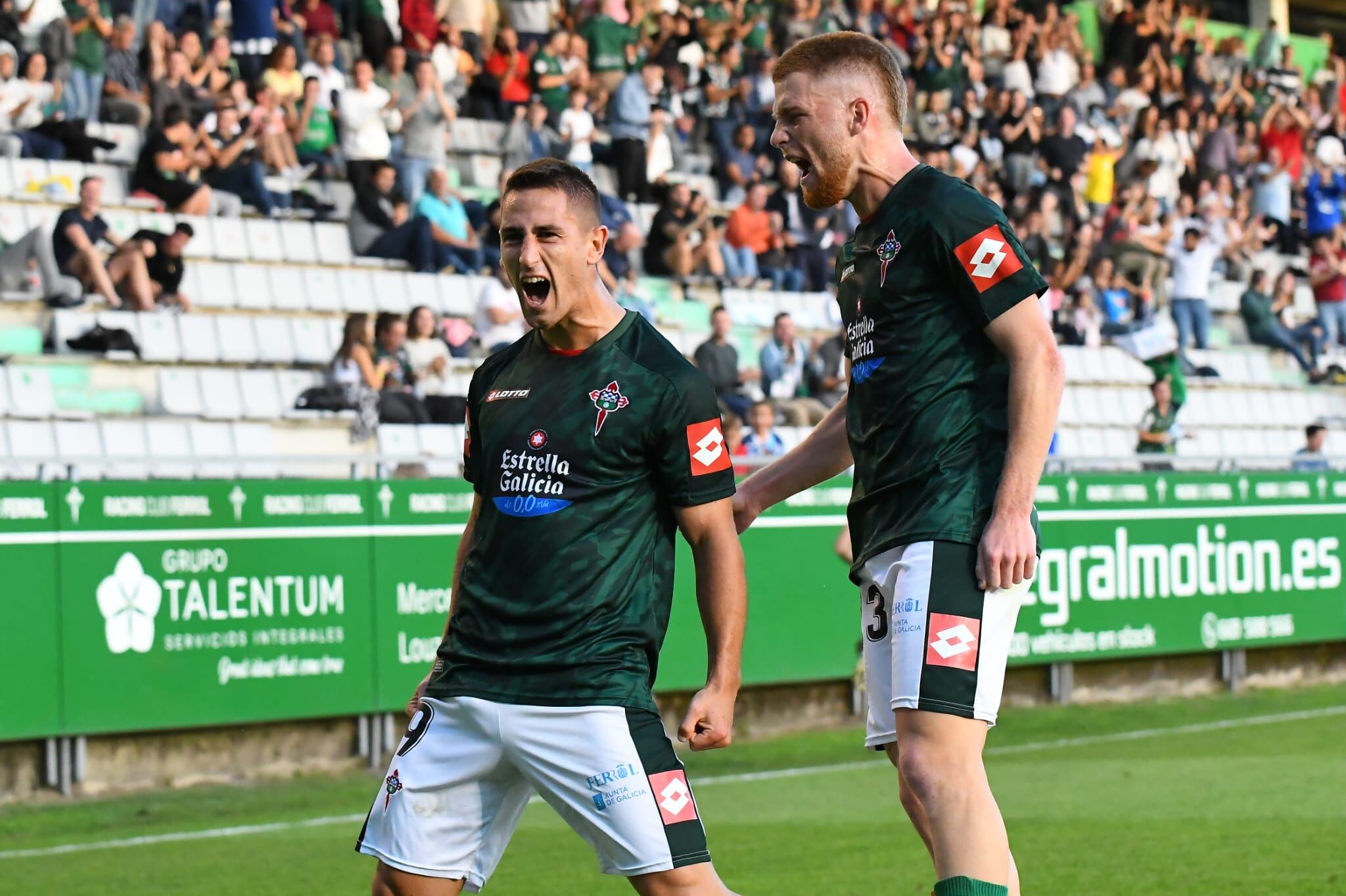 Manu Justo celebra su gol en el Racing-Talavera de A Malata