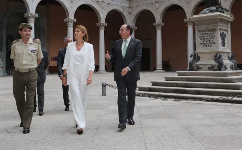 La ministra de Defensa, María Dolores del Cospedal; y el presidente de Iberdrola, Ignacio Galán