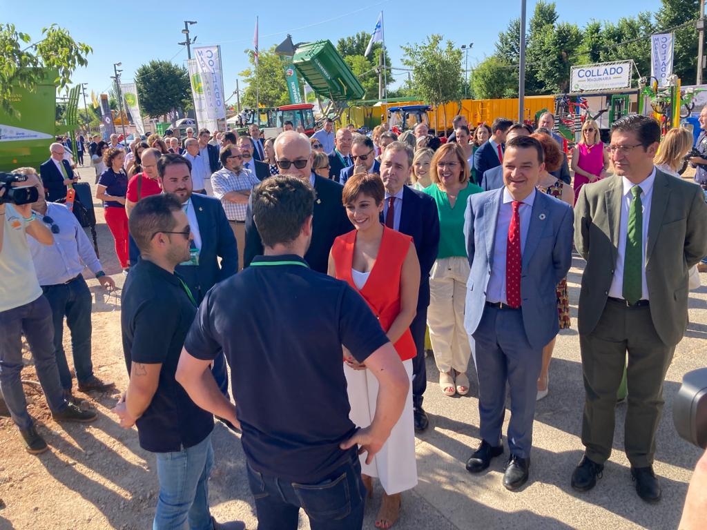 La ministra de Política Territorial y portavoz del Gobierno Isabel Rodríguez ha inaugurado, en Manzanares, FERCAM, la Feria del Campo