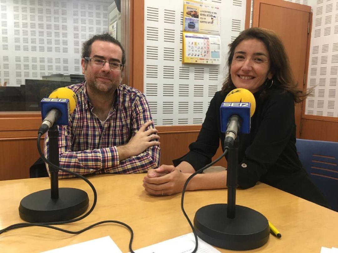 Pedro Navajas, CEO de 'Nosolosoftware' y Rocio Guerra en el estudio de Radio Córdoba Cadena SER