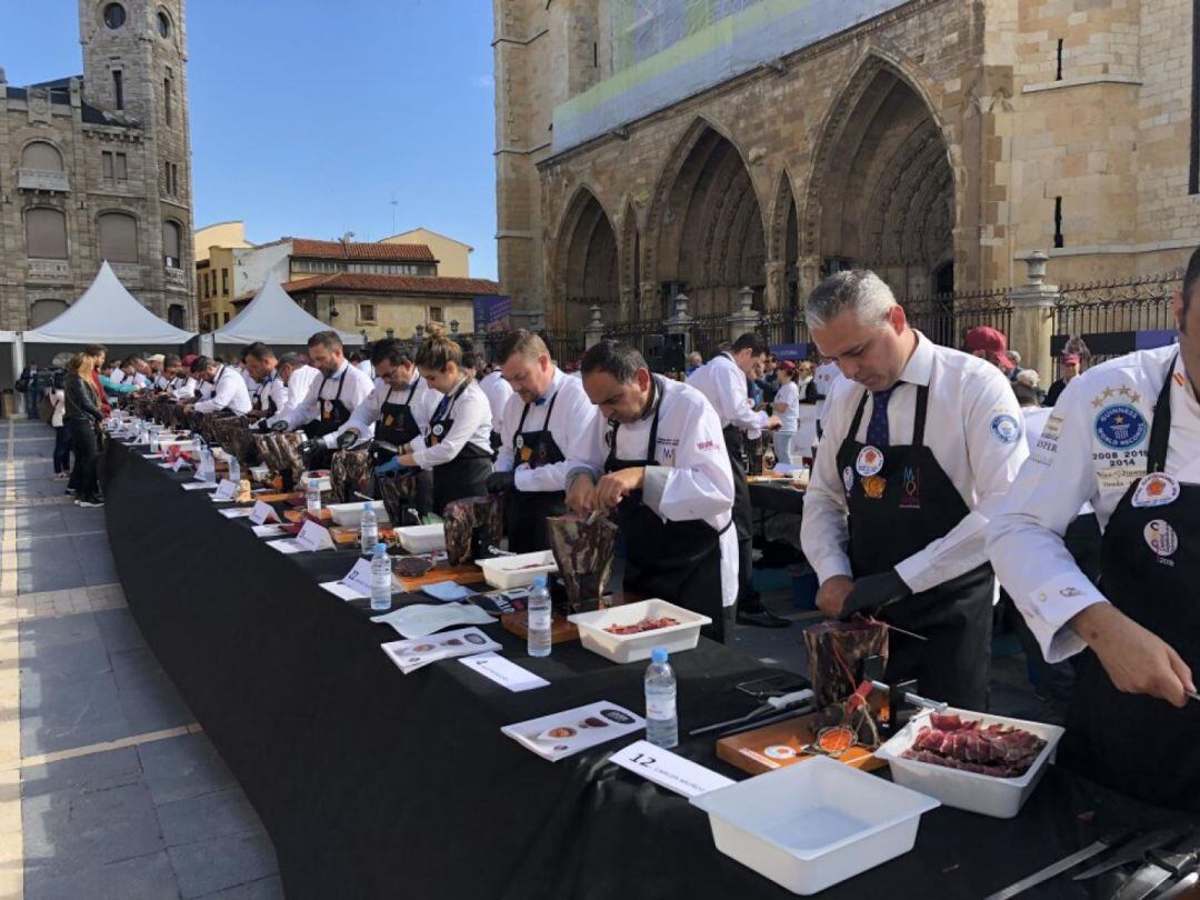 El Récord Guiness de corte de cecina, uno de los grandes hitos de &#039;León, Manjar de Reyes&#039; 