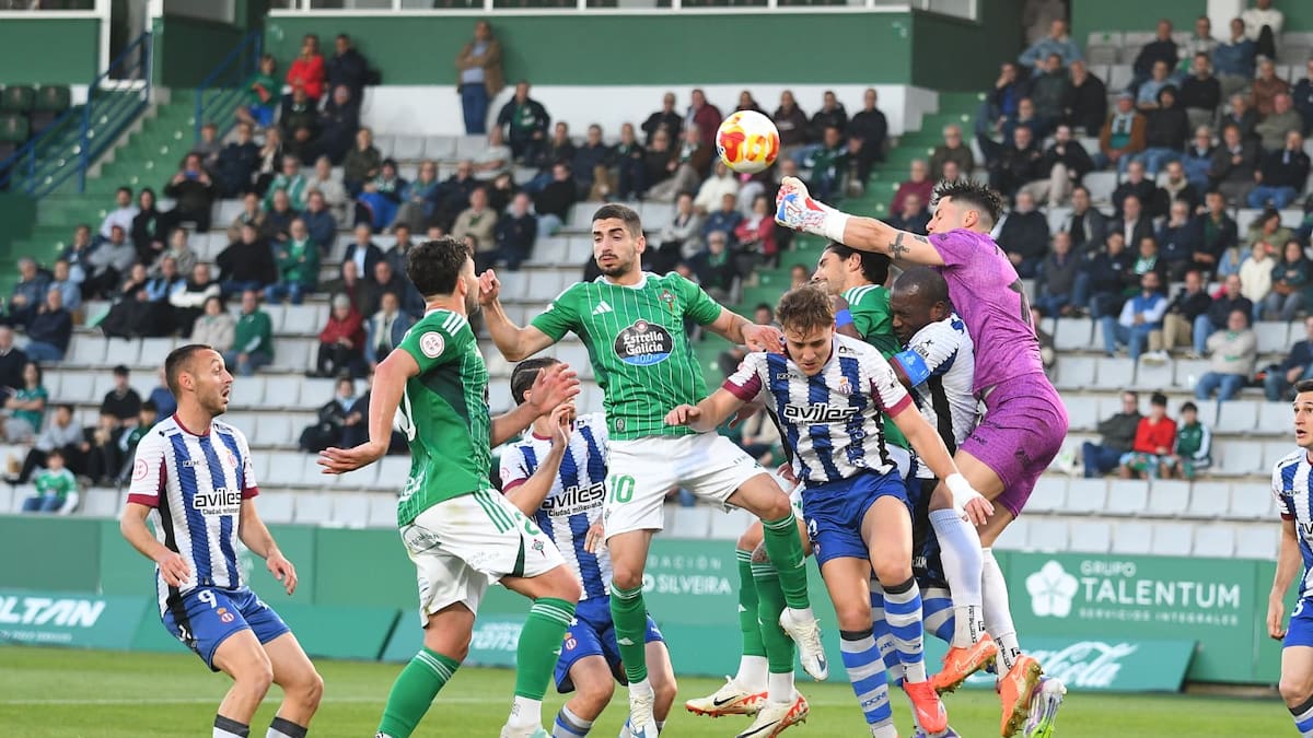 Un empate en el último suspiro deja al Racing de Ferrol en tierra de nadie