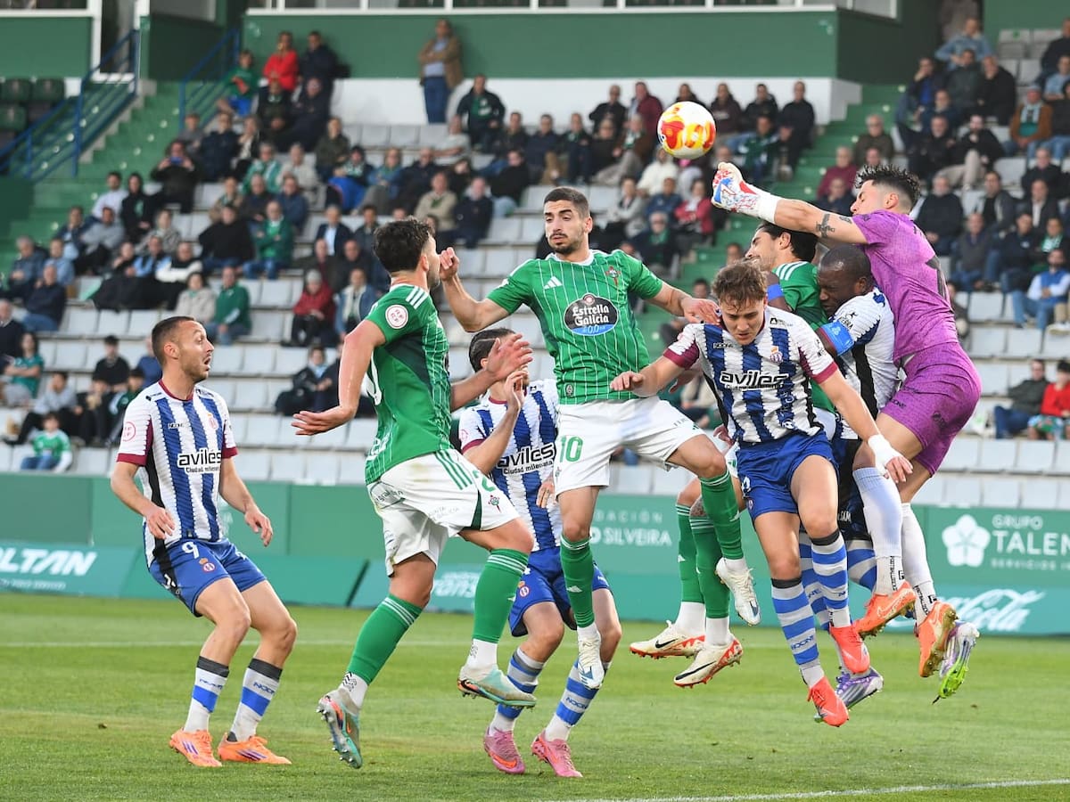 Un empate en el último suspiro deja al Racing de Ferrol en tierra de nadie