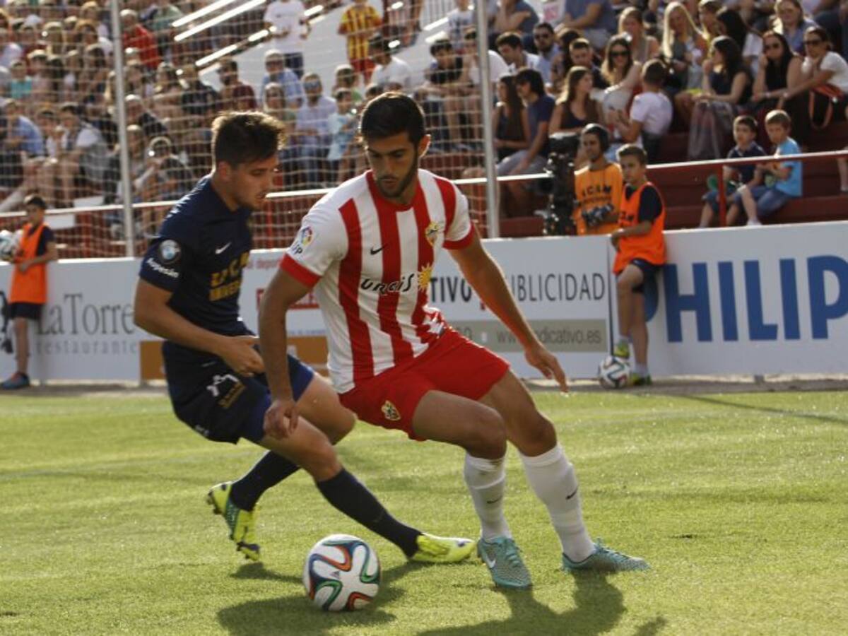 El UCAM asegura la segunda plaza, el Real Murcia mete suspense